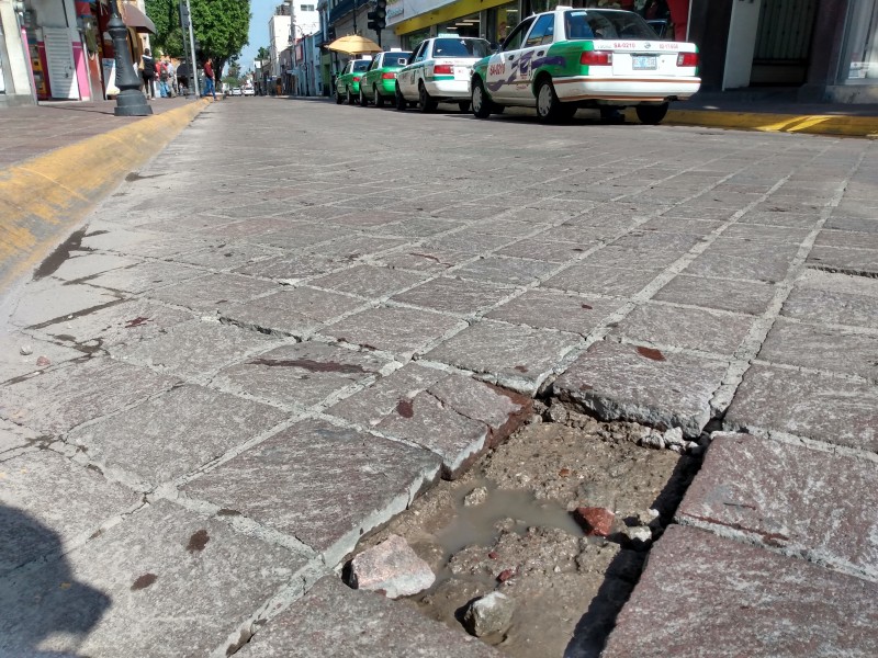 Ciudadanos piden que quiten adoquín de la calle Juárez