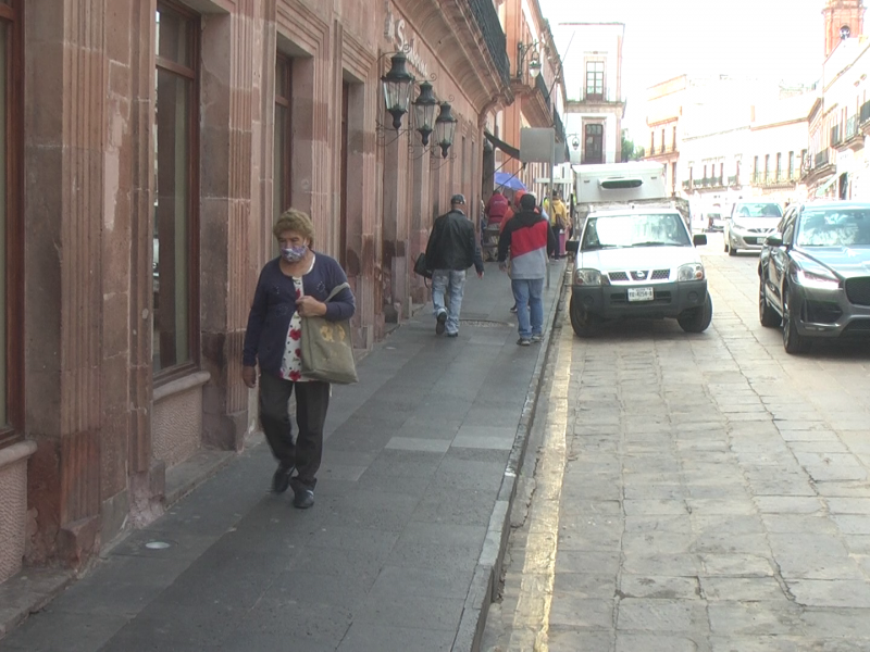 Ciudadanos reportan baches en la capital zacatecana