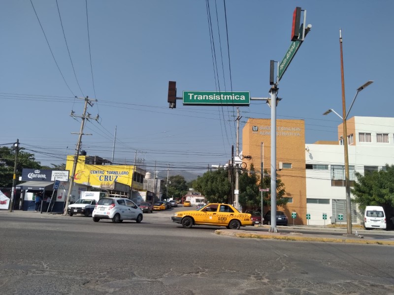 Ciudadanos reprueba fallas constantes de semáforos en Salina Cruz