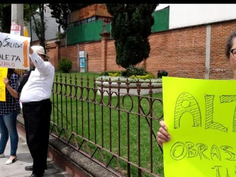 Ciudadanos reprueban Paso Deprimido en Calzada Zavaleta