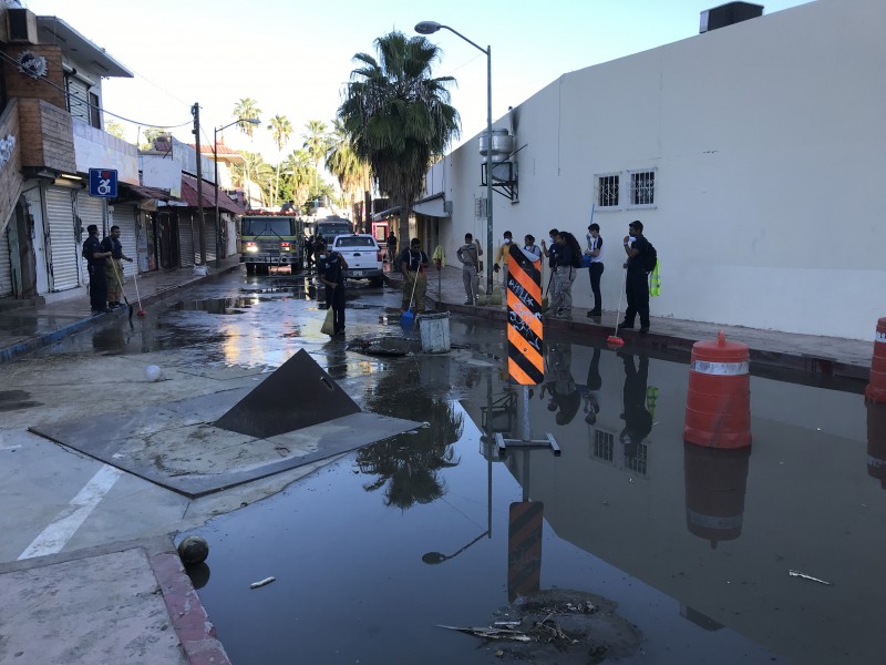 Ciudadanos salen a limpiar calles del centro