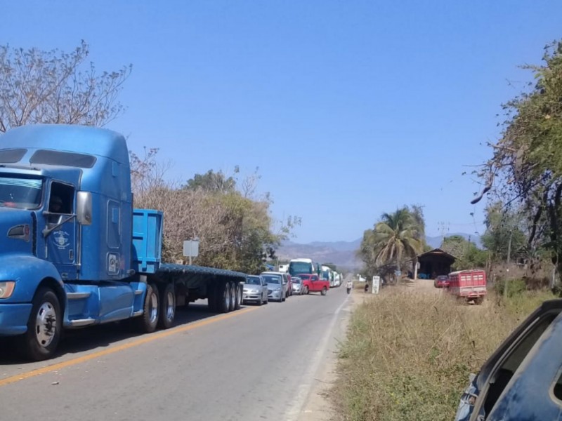 Ciudadanos se quejan de bloqueos carreteros