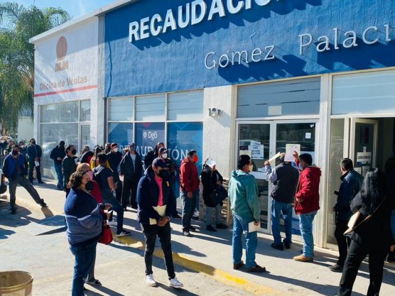 Ciudadanos se quejan de mala organización en pago de refrendo