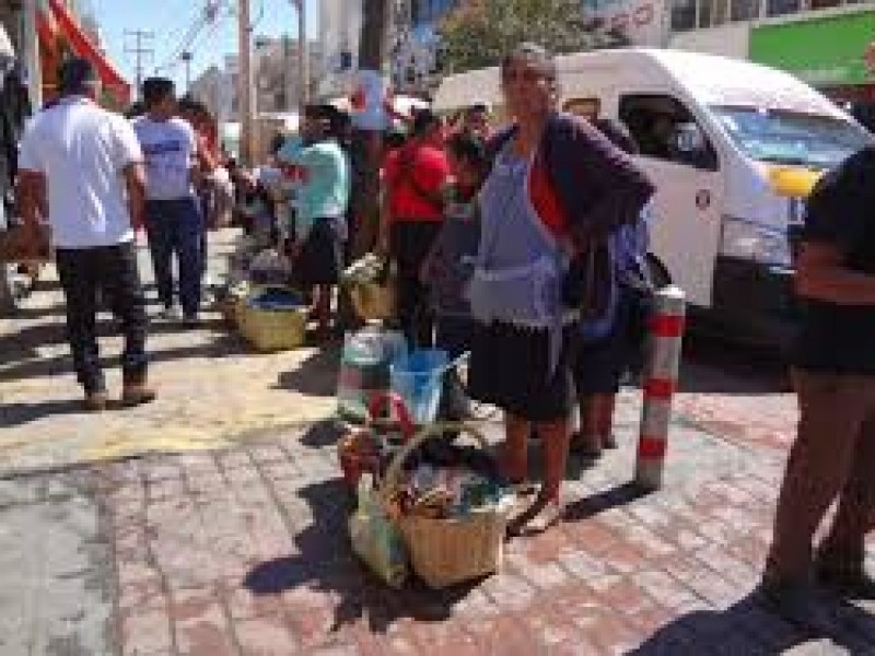 Ciudadanos se quejan de regreso de comerciantes ambulantes