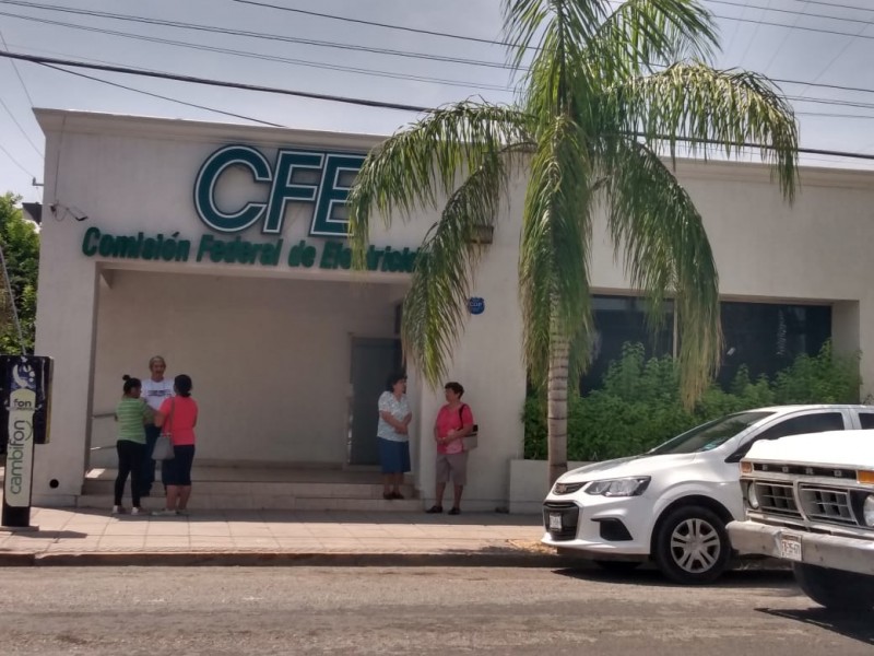 Ciudadanos doblegados por  altas tarifas de CFE