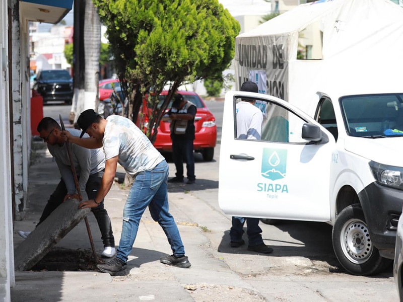 Ciudadanos tapan el drenaje al quitar trampas de SIAPA Tepic