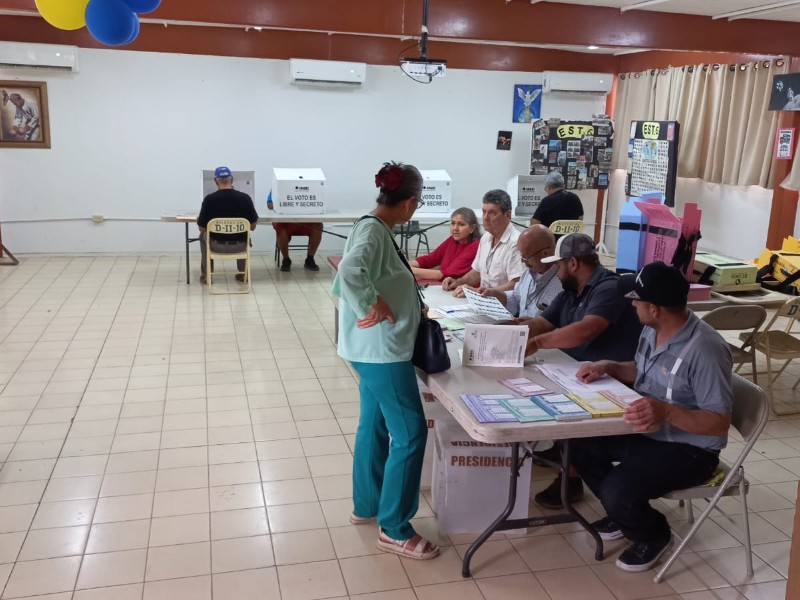 Ciudadanos tardan hasta 15 minutos en votar