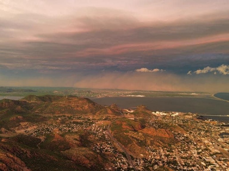 Ciudadanos toman medidas ante posible tormenta de arena