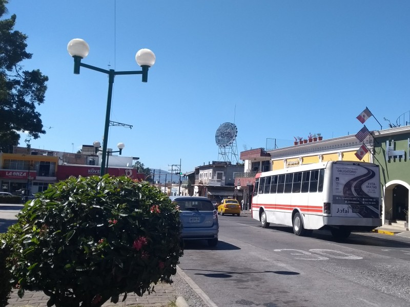 Ciudadanos toman precauciones al usar transporte público