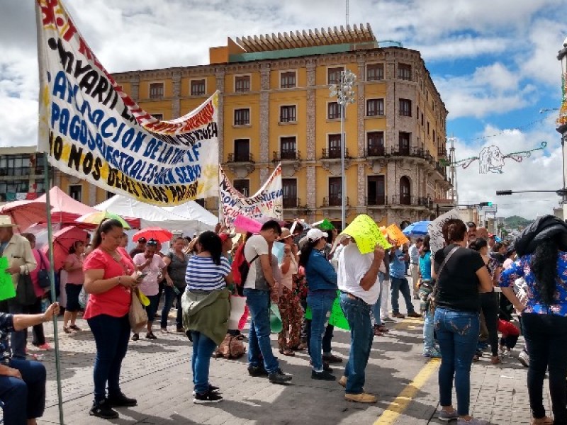 Vuelven a manifestarse en Palacio por tema CFE