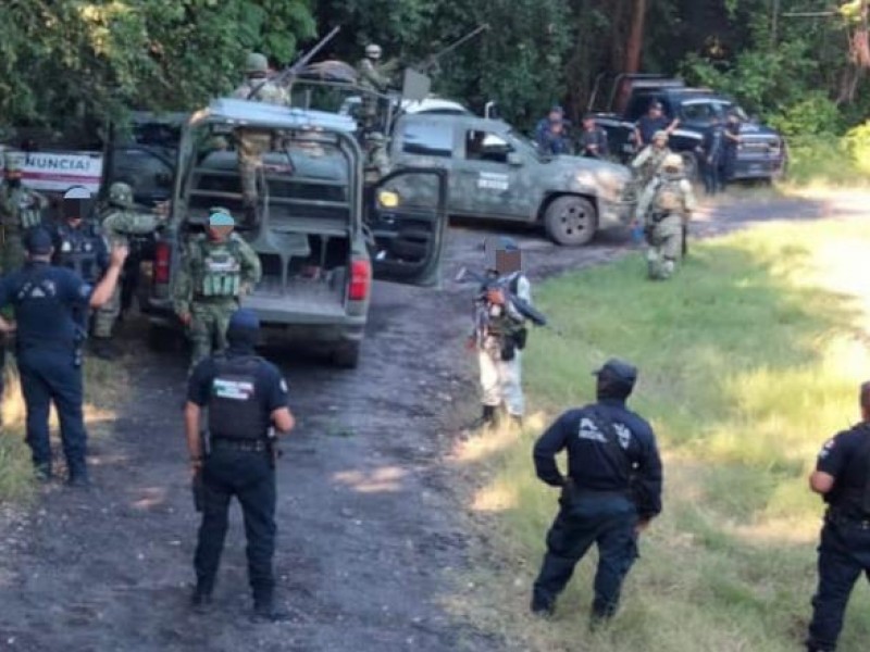 Civiles armados agreden a policías en Apatzingán