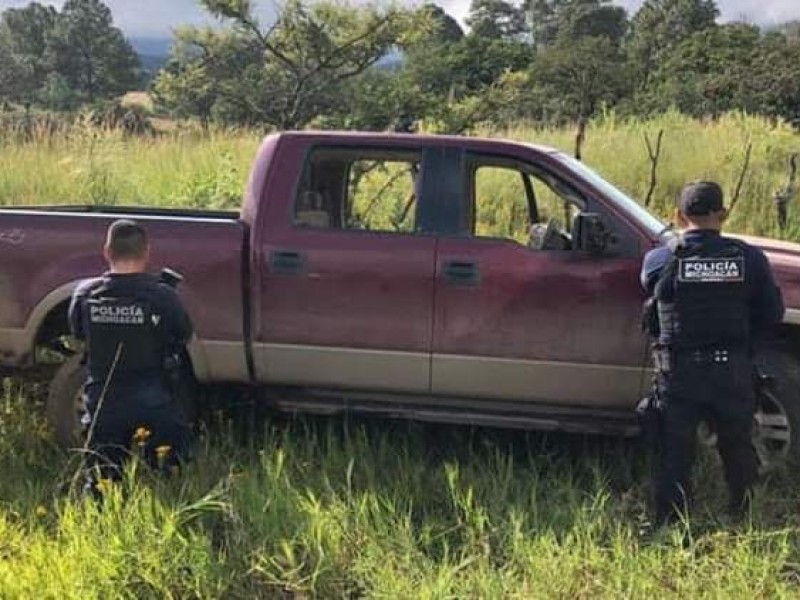 Civiles armados atacan a Policías en carretera Chilchota - Huecato 