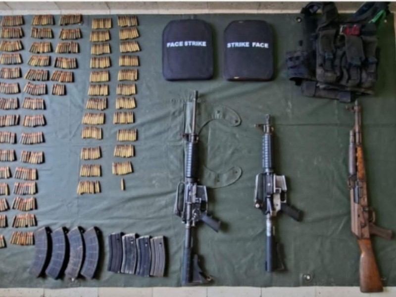 Civiles detenidos, armas, municiones, vehículos y droga asegurados durante operativos en Sinaloa