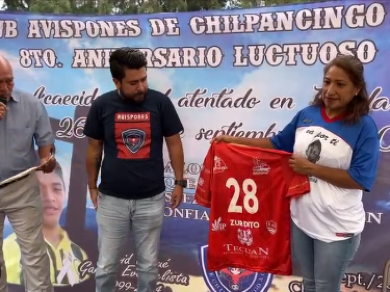 Clama justicia mamá de futbolista asesinado en Iguala