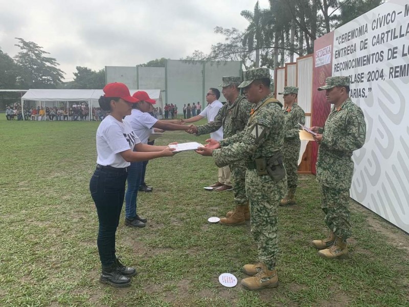 Clase 2004  liberó servicio militar satisfactoriamente