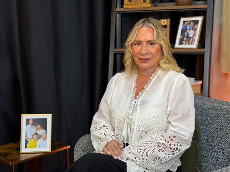 Claudia Lizárraga se registra para buscar coordinación municipal en Empalme