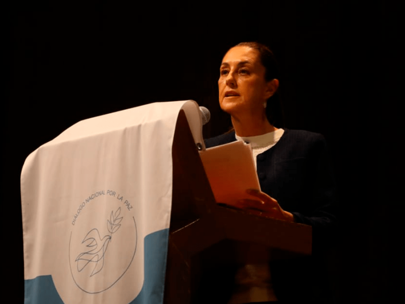 Claudia Sheinbaum firma Compromiso por la Paz con la iglesia