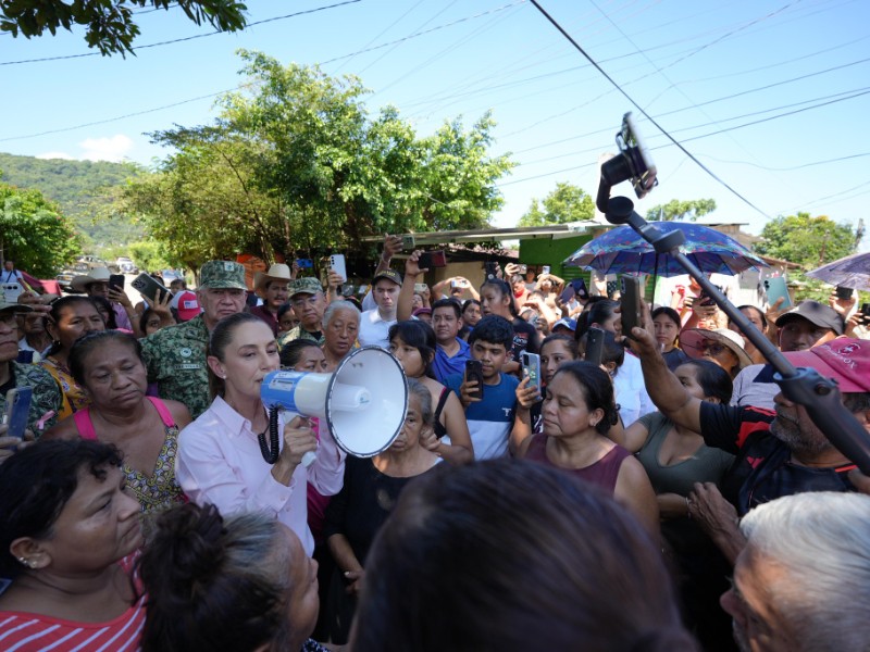 Claudia Sheinbaum llega a Poza Rica tras inundación
