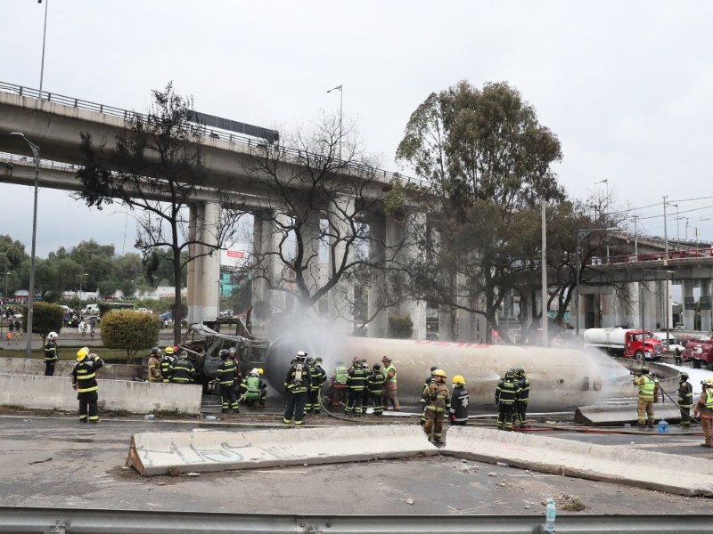 Claudia Sheinbaum promete mayor regulación tras explosión de pipa en Iztapalapa