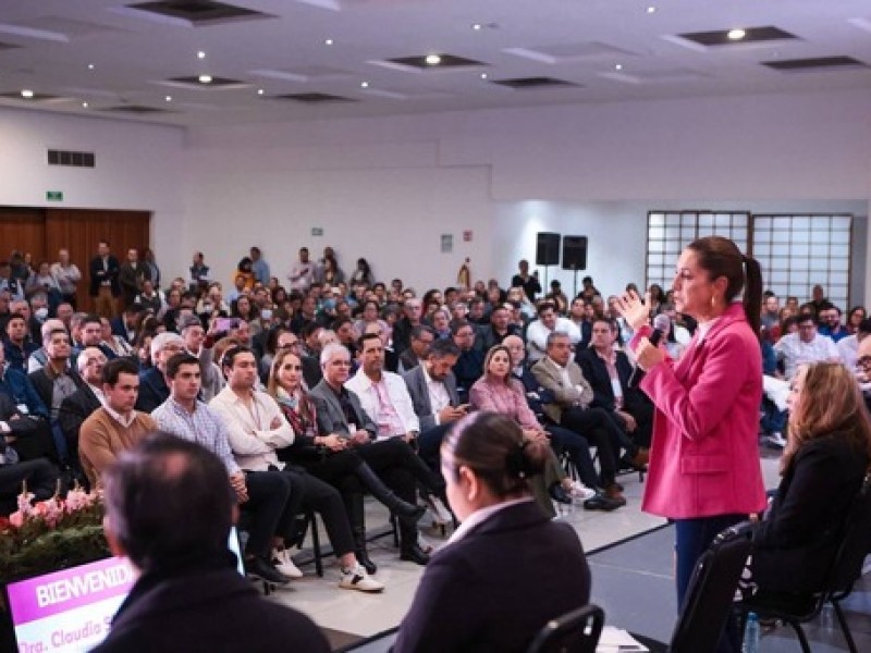 Claudia Sheinbaum se reúne con sector médico de Jalisco