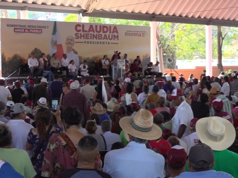 Claudia Sheinbaum visita Zihuatanejo; ofrece reforma judicial y universidades