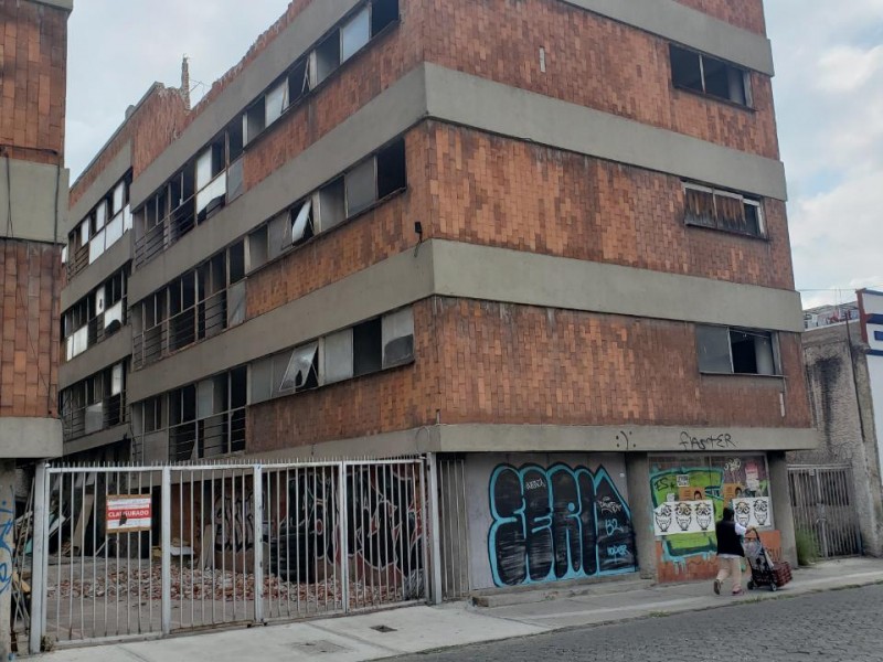 Clausura de demolición en edificio de 11 sur genera descontento