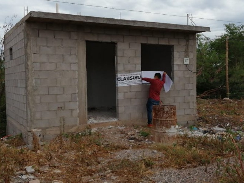 Clausuran 22 obras irregulares en invasión