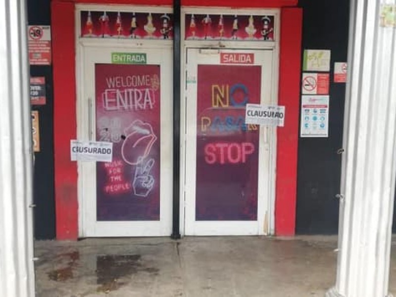 Clausuran Bar en Veracruz por trabajar pese a Semáforo rojo.