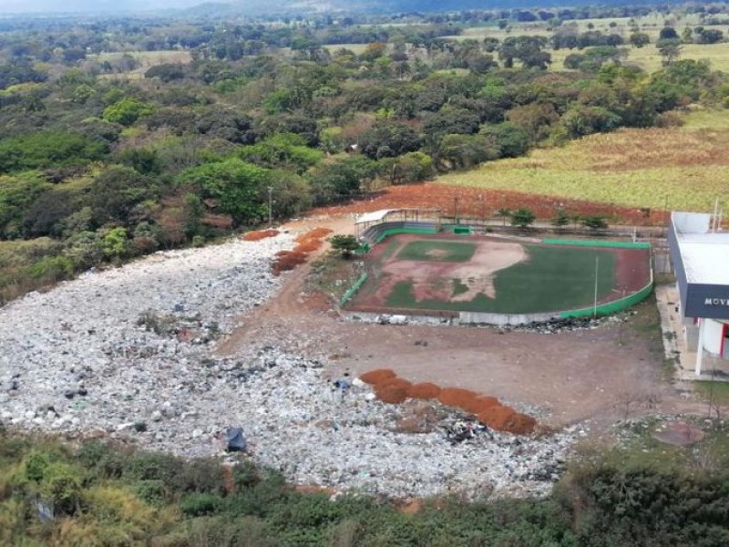 Clausuran basurero a cielo abierto en Yanga