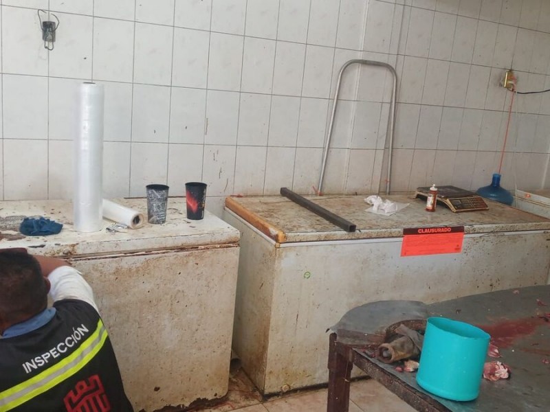Clausuran carnicería por operar de manera irregular en Torreón