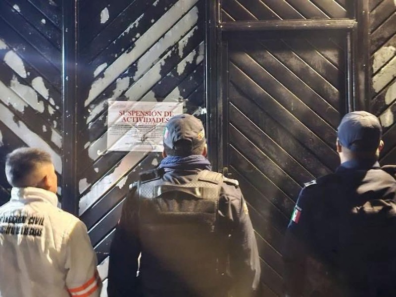 Clausuran centro clandestino de peleas de gallos
