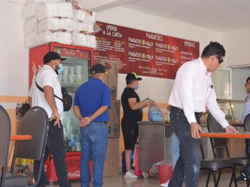 Clausuran comercios en Tecuala durante operativo COVID