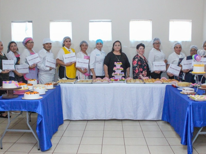 Clausuran con éxito taller de repostería