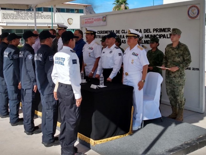 Clausuran curso de Policías