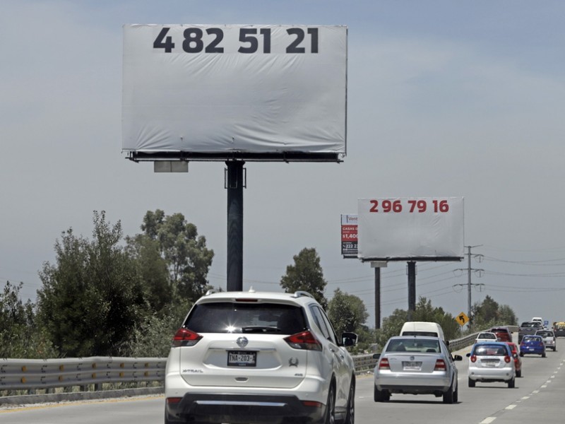 Clausuran espectaculares sin permiso en todo el estado