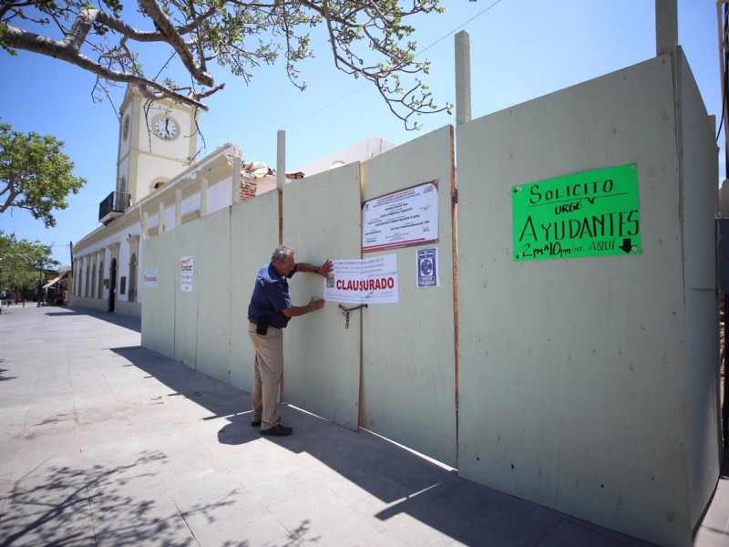 Clausuran obra colindante con el Palacio Municipal