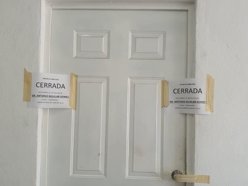 Clausuran oficina del director del IMSS en Cintalapa por malos manejos