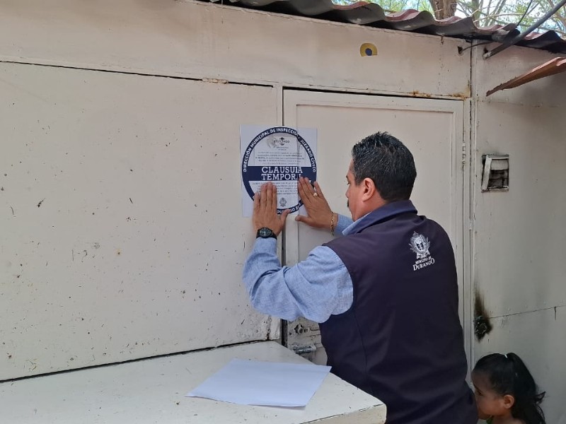 Clausuran puestos irregulares en la Plaza Universitaria de Durango