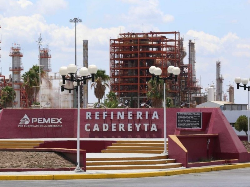 Clausuran refinería de Pemex en Cadereyta, NL