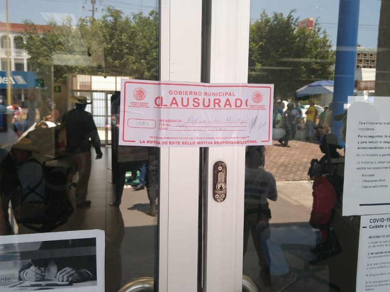 Clausuran sucursal bancaria por incumplir medidas sanitarias en Lázaro Cárdenas