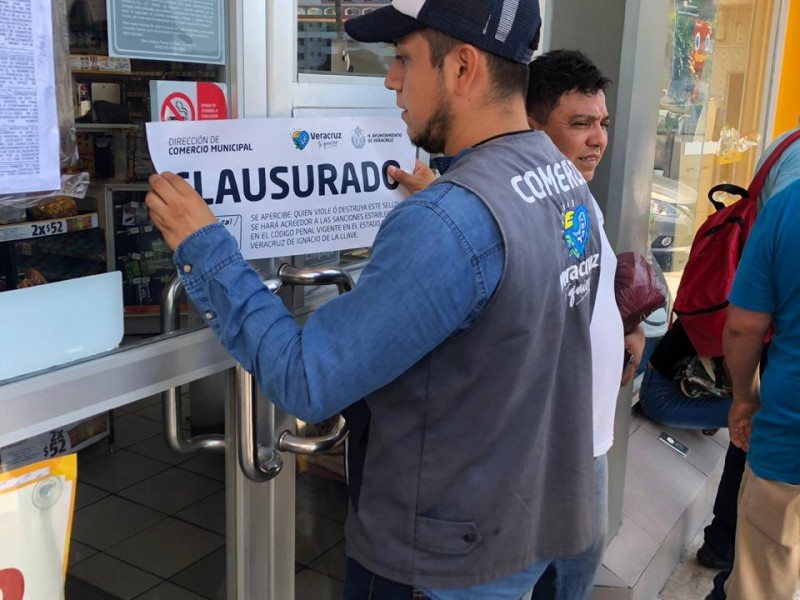 Clausuran tiendas de conveniencia en Veracruz