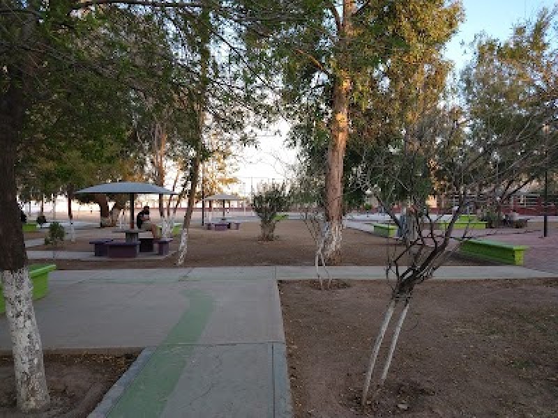 Clausuran tomas de agua potable en plazas públicas