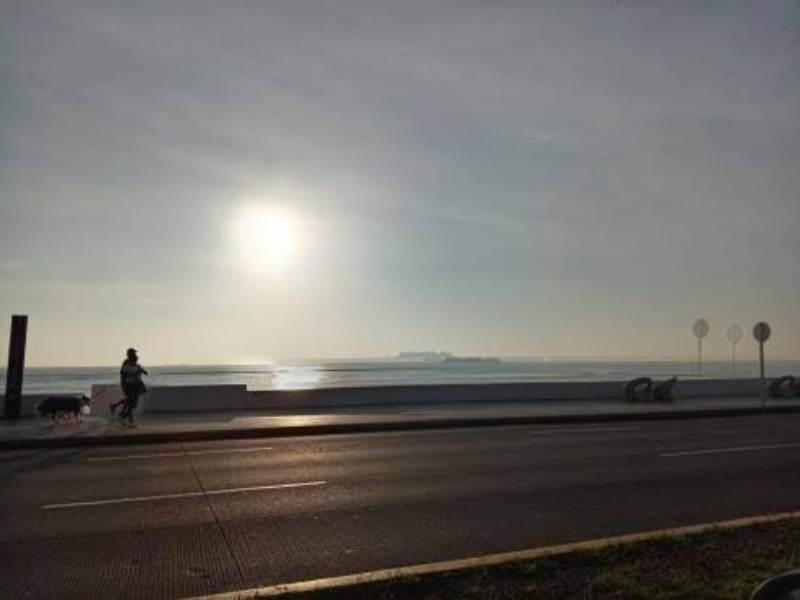 Clima caluroso y lluvias ligeras este miércoles en Veracruz
