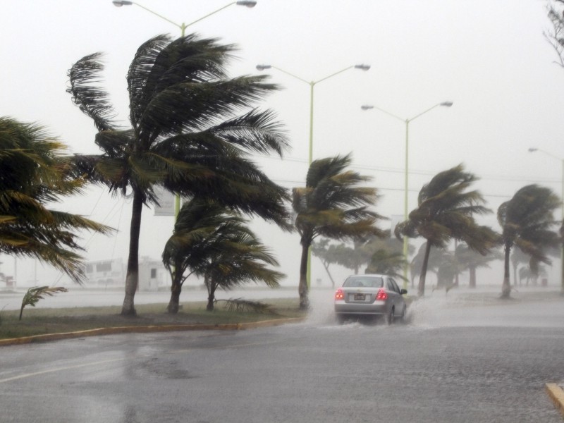 Clima extremo: huracán Priscilla y lluvias intensas azotan 14 estados