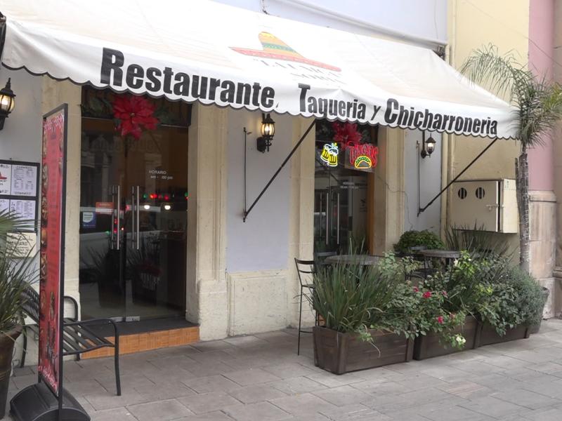 Clima frío y lluvia impulsan consumo en restaurantes de Durango.