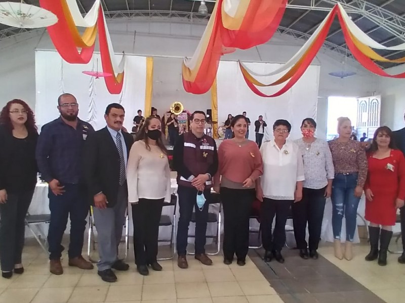 Club migrante entrega apoyos en el estado
