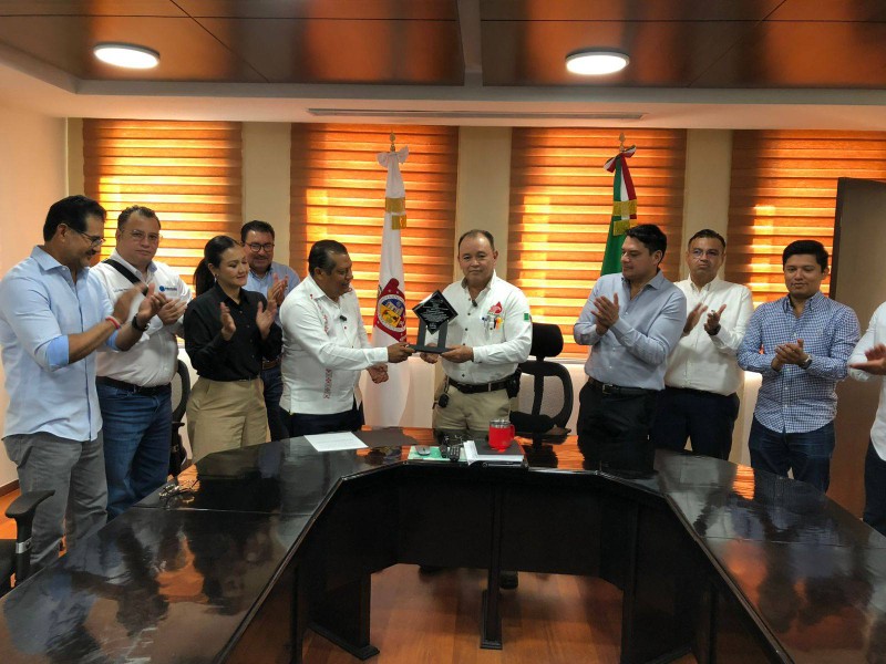 CMIC reconoce liderazgo del gerente de la refinería Antonio Dovali Jaime