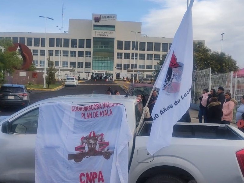 Frente Popular de Lucha bloquea accesos a Ciudad Administrativa