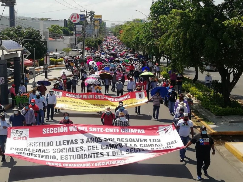 CNTE amaga con paro de labores