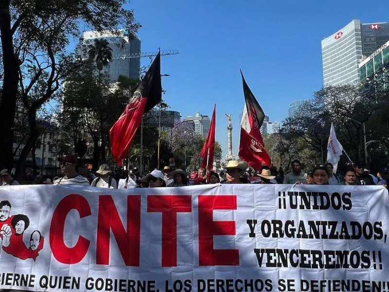 CNTE amenaza con bloqueos carreteros, toma de casetas y marchas